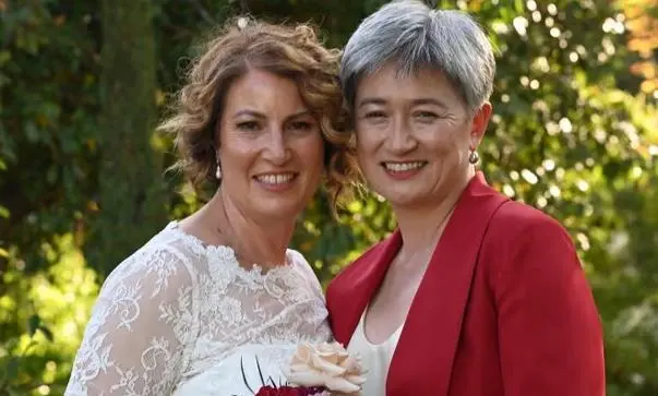 澳大利亚黄英贤外长与同性伴侣结婚