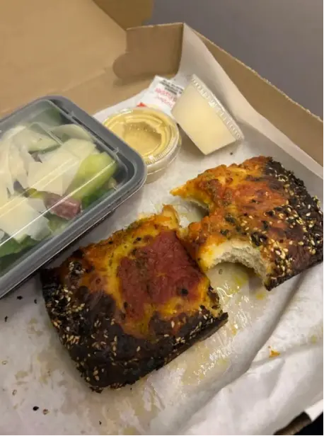 这是美国总统专机上的披萨